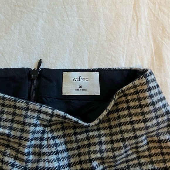 SOLD Wilfred wool-cashmere mini skirt - Picture 3 of 3